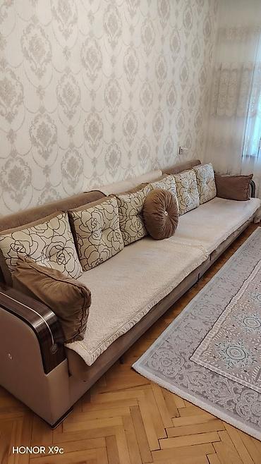 Divan. Satılır 250 azn. 3m uzunluq, 90sm en. Bazalıdır. Üzerinde