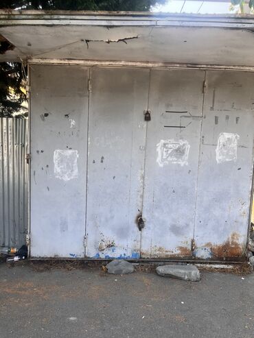 Konteynerlər: Salam. Dükkan Şəkidədir. İçərisinin polkaları soyuducu və kondisioner