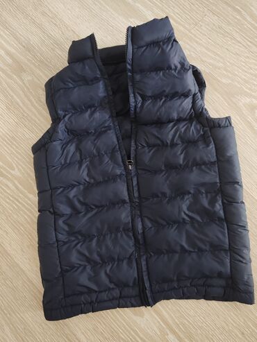 Kurtkalar: Uşaq parça tipli gödəkcə.Okaidi brendi.iki hissədən ibarətdir. oğlan — 9