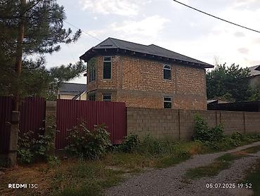 Продажа коттеджей и домов: Продаётся двухэтажный недостроенный дом недолеко от центра. рядом — 11