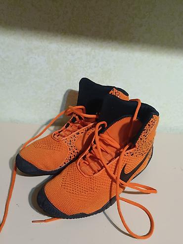 Krasofkalar və idman ayaqqabıları: Nike tawa barsofka satilir ideal vezyetde 3 defe geyinilib,razmeri 40 — 6