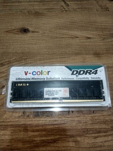 razer hammerhead: 8GB DDR4 Ram - 60₼