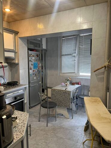 Uzunmüddətli kirayə mənzillər: Azadlıq metrosunun yanında,9 mərtəbənin,7-ci mərtəbəsində,2 — 6