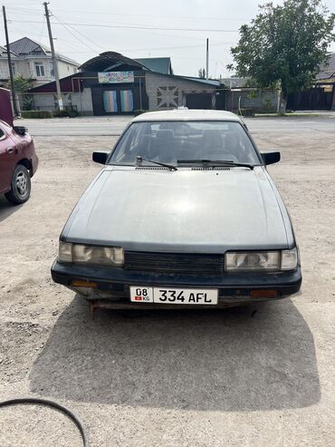 женский машина: Mazda 626: 1986 г., 2 л, Механика, Бензин, Хэтчбэк