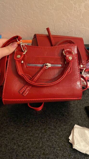 qırmızı qadın çantaları: Çantalar