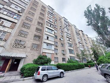 срочно продаётся 1 комнатная квартира в районе ошского рынка по улице кенсуйская: 3 комнаты, 62 м², 105 серия, 4 этаж, Евроремонт