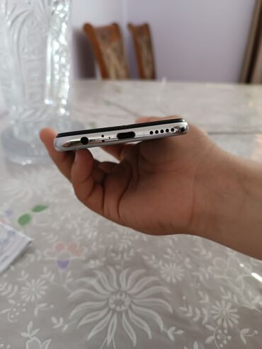 телефон fly 6: Xiaomi Redmi 8, 64 GB, rəng - Ağ, 
 Sensor, Barmaq izi, İki sim kartlı