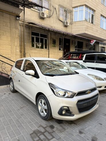 срочно в связи с переездом: Chevrolet Spark: 2017 г., 1 л, Автомат, Бензин, Хэтчбэк