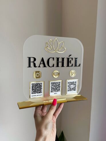 флипчарты подставка для баннеров дешевые: Настольные таблички и меню из акрила с печатью и QR-кодами. -