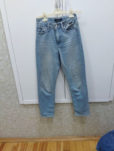 Cinslər: Qadınlar üçün müxtəlif model və rəngdə cins şalvarlar dəsti. hamısı — 2