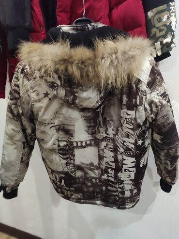 Прокат детских карнавальных костюмов: Куртки для мальчиков зимние, осенне-весенние ветровки, красная куртка — 12