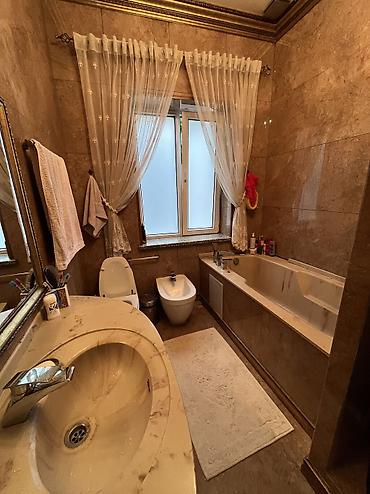 Продажа коттеджей и домов: 6 комнат и более, 200 м², 6 соток, Бишкек, Аламединский рынок / базар Риэлтор — 21