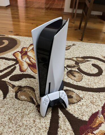PS5 (Sony PlayStation 5): Heçbir prablemi yoxdur 1 pultu var çox islenmiyib pultun sarji çox