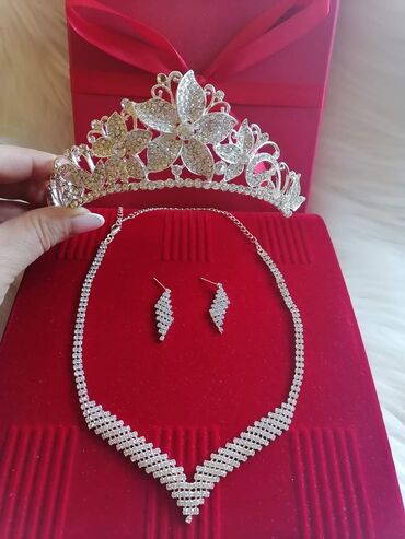 Setovi nakita: Cena 2500 din — 4