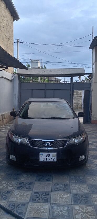 forut satsi: Kia Cerato: 1.8 l | 2012 il Sedan