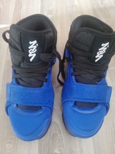 čizme br 40: Patike Nike Jordan broj 40, kupljene detetu ne odgovara broj