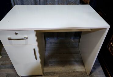 transformator satilir: Təcili satılır!!! Dırnaq masası Ağ rəngli iş/kompüter