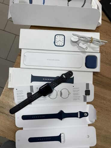 часы с телефоном: Умные часы Apple Watch Series 7 с корпусом синего цвета и черным