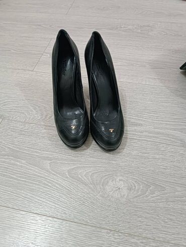 черные туфли на каблуке: Туфли 38, цвет - Черный
