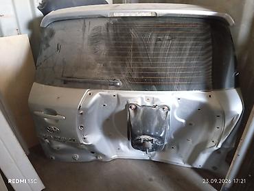 продаю багажник: Задняя дверь (пятая) в сборе для Toyota RAV4 - Оригинальная дверь — 1