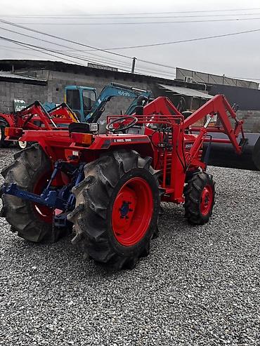 Тракторы Dongfanghong: Фронтальный погрузчик-трактор CH 3503D (4WD) - Полный привод (4 Wheel — 3