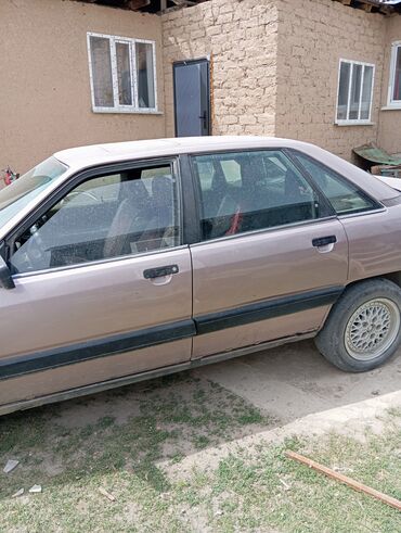 Audi 100: 1987 г., 1.8 л, Механика, Седан