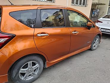 генератор фольксваген: Nissan Note e-POWER, narıncı rəngli, şəhər üçün ideal hibrid (benzin — 7