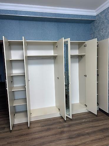 Dolablar: Geniş tutumlu 6 qapılı qarderob - Rəng: krem/açıq bej, dekorativ — 2