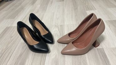 eqa shoes qarayev: Qara razner 35, kremreng razmer 36,tek tek 10 azn ikin alinarsa 15 azn