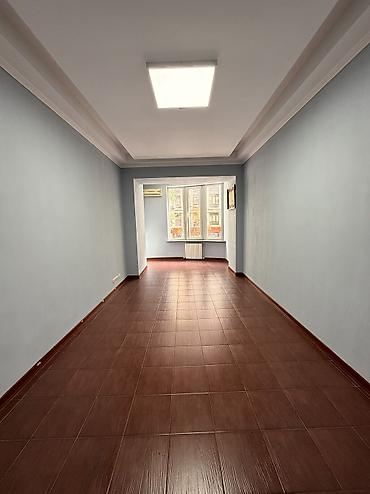 Аренда офисов: Сдаю Офис целиком: 110 м², В жилом комплексе, Первая линия, С отдельным санузлом, С высокими потолками — 8