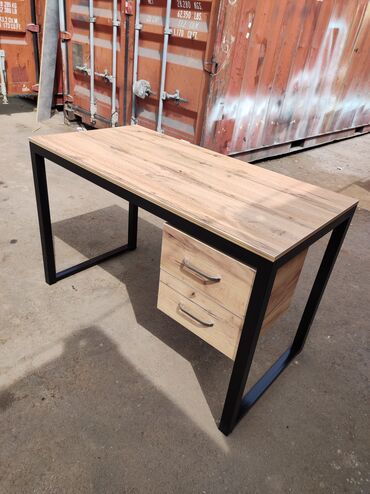 Офисные столы: Столы офисные с тумбочкой
Офисные столы с тумбочкой в наличии — 16