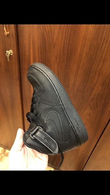 bas ortusu: Nike Air Force 1 Mid – tam qara rəng - Model: AF1 Mid (orta boğaz) - — 7