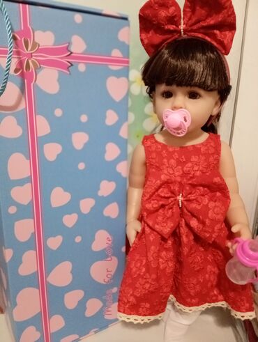 детские куклы: Продаю куклу рост 57 см в коробке есть соска, бутылочка памперс