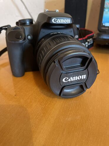 Фотоаппараты: Продаю фотоаппарат Canon 1000D Для новичков самое то Комплекте флешка