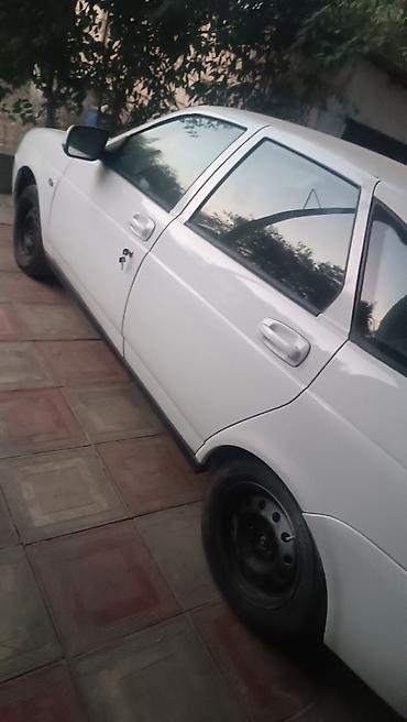 lada 2104 for sale: Ağ rəngli 4 qapılı sedan/hb (Lada Priora tipli). - Kuzov: ağ, arxa və — 1
