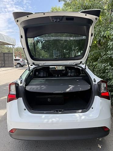 60: Toyota Prius: 2021 г., 1.8 л, Автомат, Гибрид, Хэтчбэк — 8