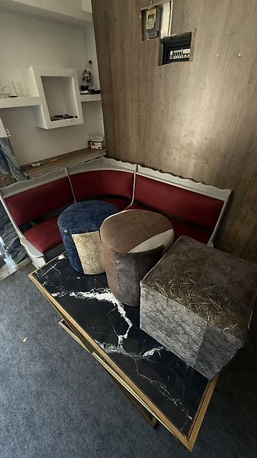 loft masa: Mebel dəsti – mərmər naxışlı qəhvə masası və yumşaq puflar - Masa — 7