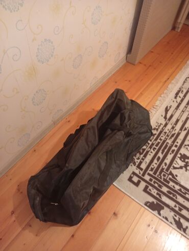Maskalar, eynəklər: Böyük həcmli parça idman/səyahət çantası. - Material: yüngül, suya