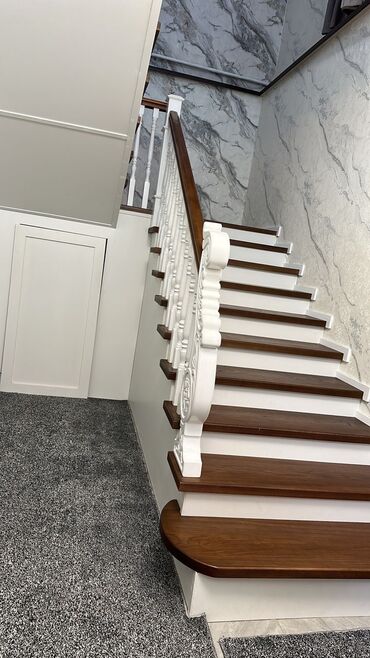 Деревянные лестницы: Стильная деревянная лестница, выполненная в классическом стиле — 31