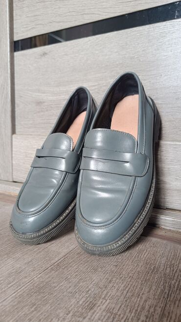защитная обувь: Лоферы мокасины. 37 размер. б/у. В хорошем состоянии. Искусственная