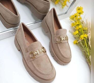 Shoes: Loafers, 36
