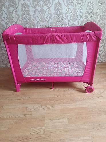 mothercare манеж: Для девочки, Б/у, Четырехугольная, Колыбель, С матрасом, Без механизма качания — 3