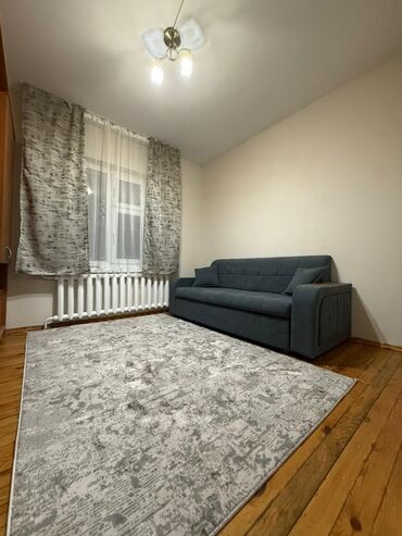 продаю в связи с переездом: 4 комнаты, Собственник, Без подселения, С мебелью частично