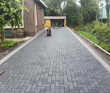 Укладка плитки: Благоустройство тротуарной плиткой/брусчаткой - Укладка тротуарной — 3