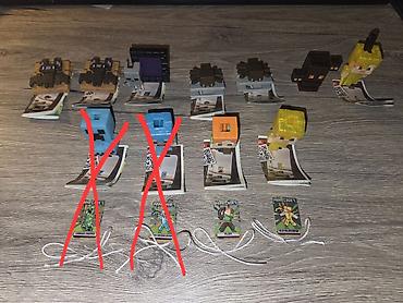 Kinder Joy Minecraft seriyasına aid oyuncaqlar. Aşağı sırada olanlar