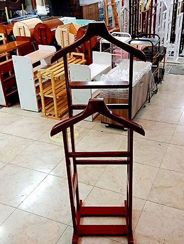 Dolab-asılqanlar: Taxta paltar asılqanı – klassik “valet stand” ünvan AMAY ticarət — 2