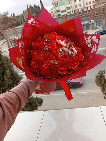 hoya gulu: Qırmızı güllərdən buket - Tərkib: parlaq qırmızı güllərdən sıx — 1