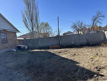 домик с контейнера: Продается в городе Каракол большой 2этажный дом .дом построена — 3