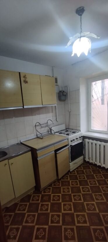 мед академия квартира: 3 комнаты, 54 м², Хрущевка, 1 этаж