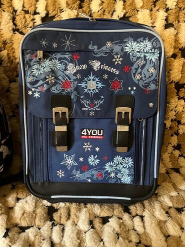 разгрузка гардероба: Новые фирменные рюкзаки Европа и новые пеналы at lalafo.kg разгрузка гардероба: Новые фирменные рюкзаки Европа и новые пеналы